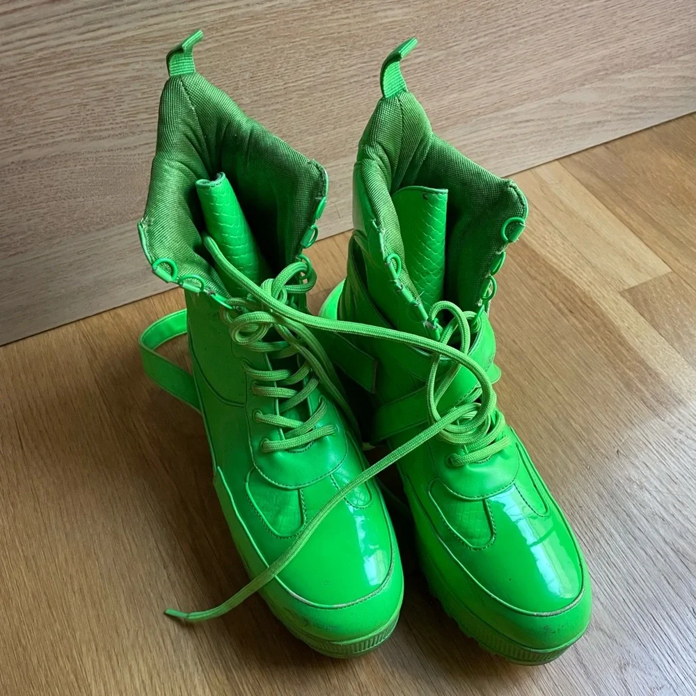 Boots - Picture 5 of 6
